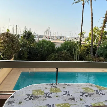 En Bord De Avec Piscine