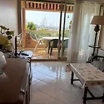 En Bord De Avec Piscine * مينتون