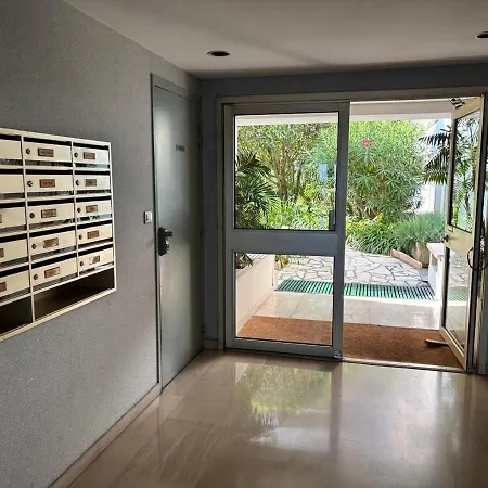 En Bord De Avec Piscine 公寓 *