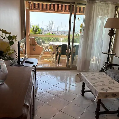 En Bord De Avec Piscine * 芒通