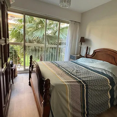 En Bord De Avec Piscine * 芒通